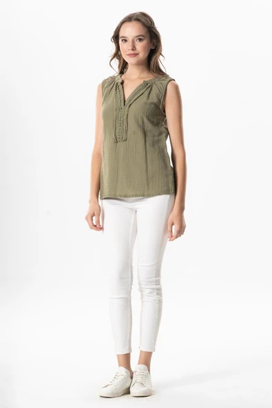 Kolsuz V Yaka Berrin Güpür Detaylı Müslin Yazlık Bluz Haki Hk M Haki - Resim 5