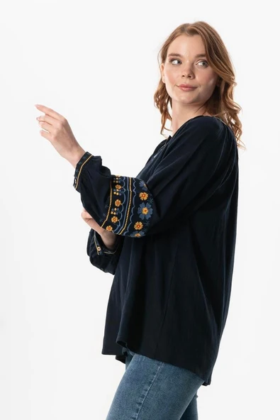 Uzun Kol Şile Bezi Gülruh V Yaka Nakışlı Bluz Lacivert Lcvt L/XL Lacivert - 4