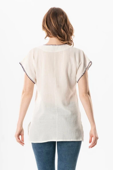 Kısa Kol Şile Bezi Cahide Yırtmaç Detaylı Yazlık Bluz Krem Krm - Resim 2