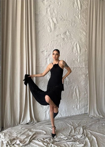 GÜLLÜ ELBİSE ASİMETRİK KATLI - Siyah - Resim 3