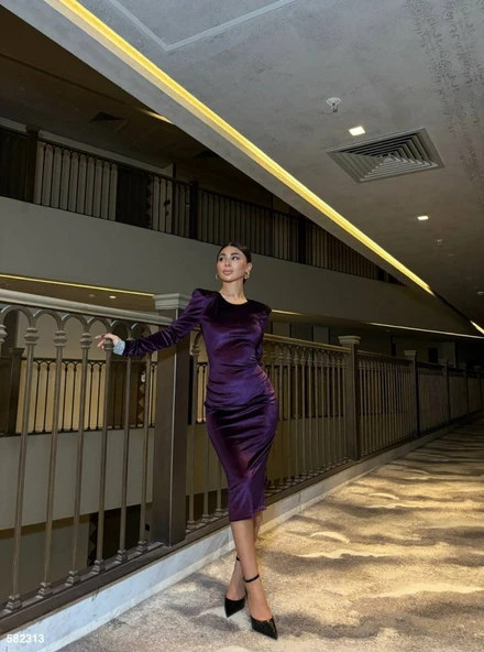 Kadın Bisiklet Yaka Vatkalı Manşet Detay Kadife Kumaş Midi Boy Elbise - Resim 2