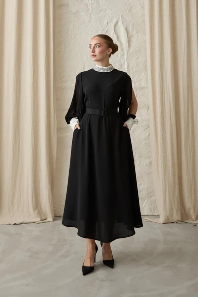 Siyah Yaka Ve Kolları Taşlı Elbise ürün görseli 1