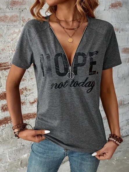 Kadın Kısa Kollu önden Fermuarlı Yazı Baskılı Viskon Bluz ürün görseli 1