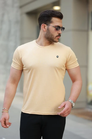 Erkek Bisiklet Yaka Arma Detaylı Basic Kısa Kollu Tişört ürün görseli 1