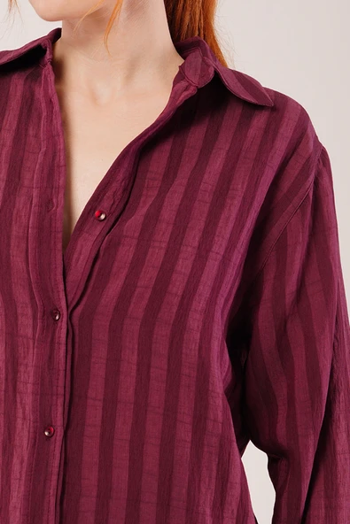 Düğmeli Ve Çizgi Detaylı Bordo Gömlek - Resim 4
