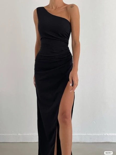 Kadın Dalgıç Krep Kumaş Tek Omuz Yırtmaç Detaylı Maxi Boy Elbise ürün görseli