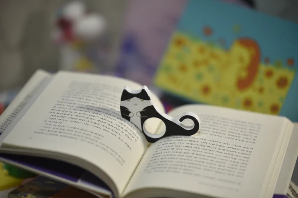 Kedi Tasarımlı Kitap Tutucu Yüzük  Sayfa Açık Tutucu  (SİYAH BEYAZ) Okuma Yardımcısı  Parmak Sayfa Sabitleyici - 1