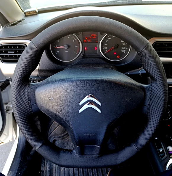 DİKİŞLİ DİREKSİYON KILIFI SİYAH / NOKTALI DERİ SİYAH DİKİŞLİ CİTROEN ELYSEE VE PEUGEOT 301 İÇİN ürün görseli