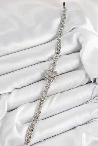 Pirinç Zirkon Taşlı Su Yolu Detaylı Baget Model Gümüş Renk Kadın Bileklik - Resim 2