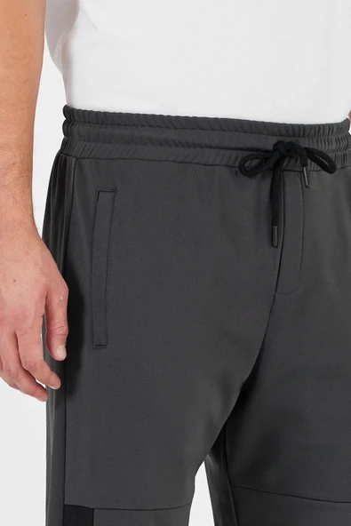 Erkek Siyah-Antrasit Standart Fit Normal Kesim Düz Paça Cep Fermuarlı Rahat Jogger 2'li Eşofman Altı - 4