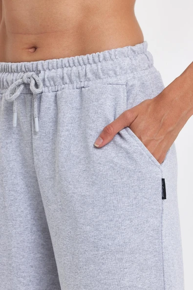 2'li Kadın Rahat Kesim Beli Lastikli Mevsimlik Yumuşak Kumaş Cepli Siyah-Gri Uzun Bermuda Şort - Resim 4