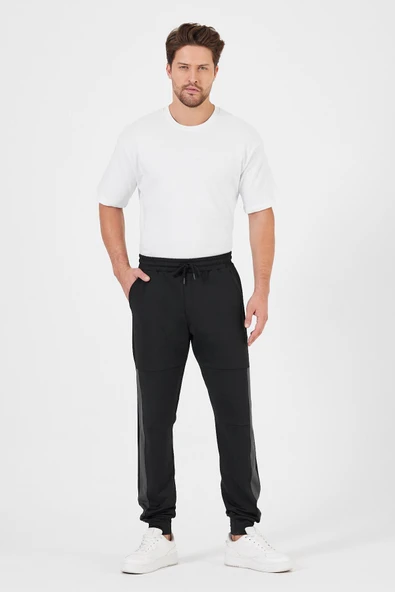 Erkek Siyah Standart Fit Normal Kesim Paça Ribanalı Cepli Rahat Jogger Eşofman Altı - Resim 3