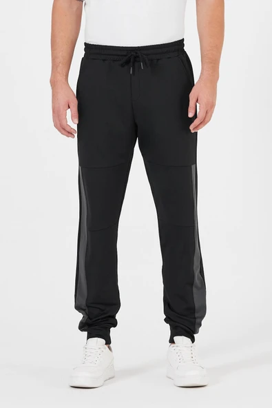 Erkek Siyah Standart Fit Normal Kesim Paça Ribanalı Cepli Rahat Jogger Eşofman Altı ürün görseli