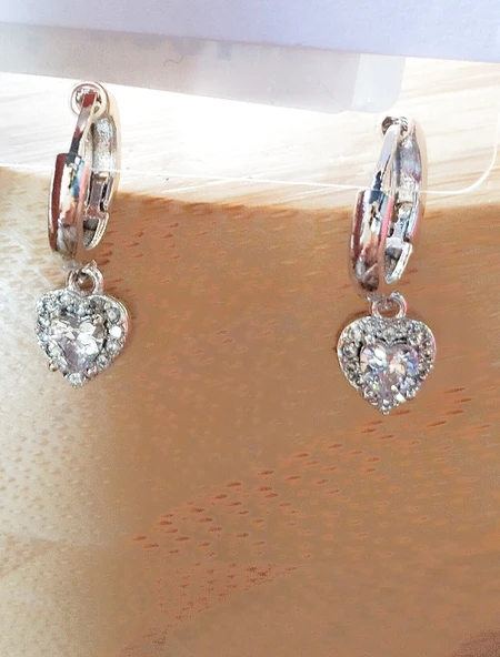 Monalisa Home Gümüş Renk Lüks Gösterişli Kalp Figürlü Küpe ürün görseli 1