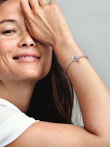 Disney, Kırmızı Pantolonlu Mickey Mouse 925 ayar gümüş - Resim 5