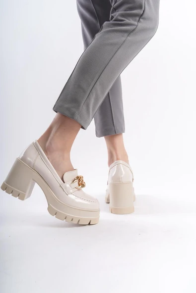 Kadın Guzi Krem Rugan Zincir Tokalı 8 cm Topuklu Platformlu Ayakkabı - Resim 3
