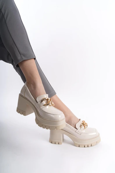 Kadın Guzi Krem Rugan Zincir Tokalı 8 cm Topuklu Platformlu Ayakkabı ürün görseli 1