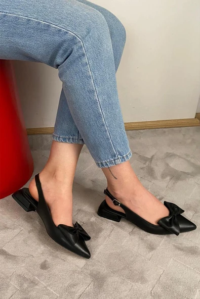 Sista Siyah Cilt Fiyoklu Arkası Acık 2 cm Topuklu Sivri Burun Babet