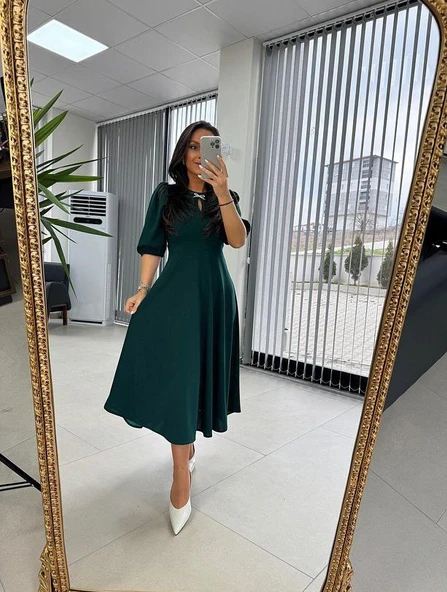 Lucky Life Kadın Kısa Kollu Bisiklet Yaka Fiyonk Broşlu Midi Janjan Krep Elbise ürün görseli 1