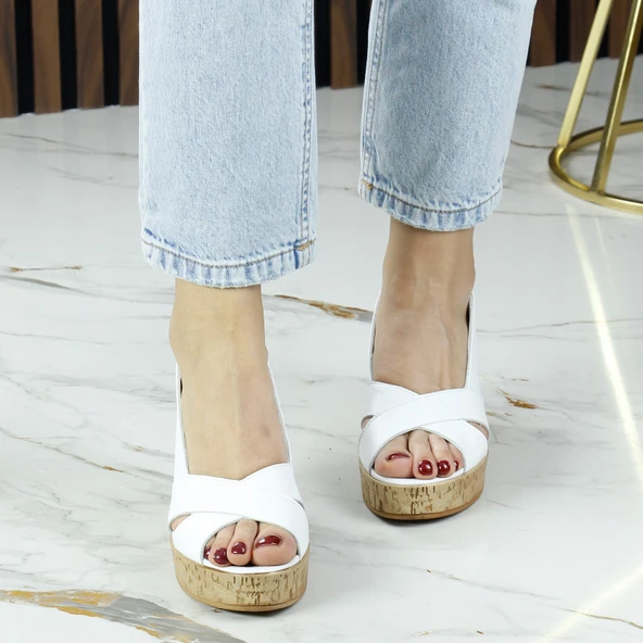 Erkan Saçmacı Astrid Beyaz Hakiki Dana Derisi Çapraz Bantlı Mantar Taban Görünümlü Dolgu Topuklu Sandalet - 5