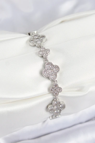 Pirinç Zirkon Taşlı Yonca Model Gümüş Renk VIP Seri Kadın Bileklik ürün görseli