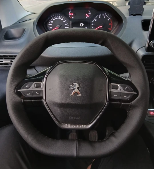 DİKİŞLİ DİREKSİYON KILIFI SİYAH DERİ SİYAH DİKİŞLİ PEUGEOT PARTNER İCİN (2008-3008 E UYMAZ) ürün görseli