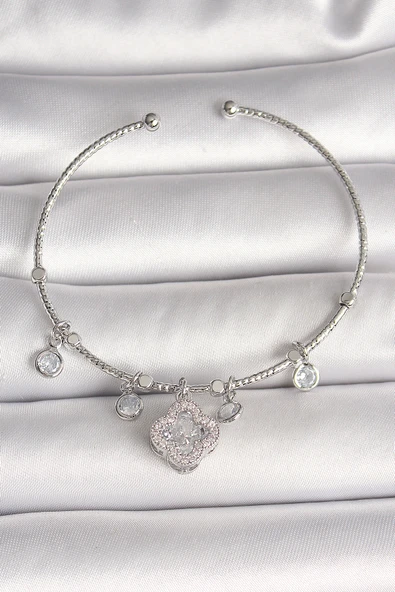 Pirinç Gümüş Renk Sallantı Zirkon Taşlı Yonca Figür Charm Kadın Bileklik ürün görseli 1