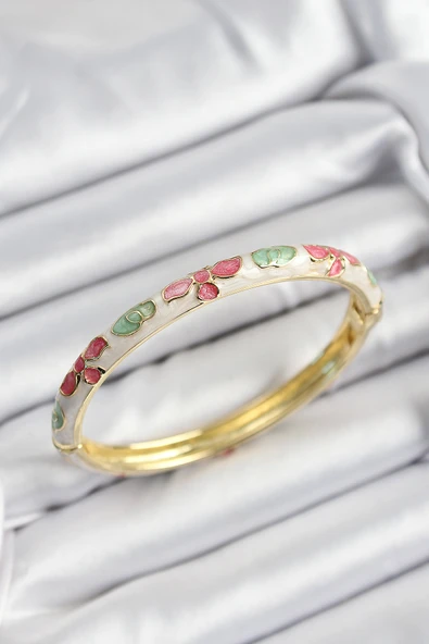 Mineli Pirinç Pembe Yeşil Ve Krem Çiçek Motifli Gold Renk Kadın Kelepçe ürün görseli 1