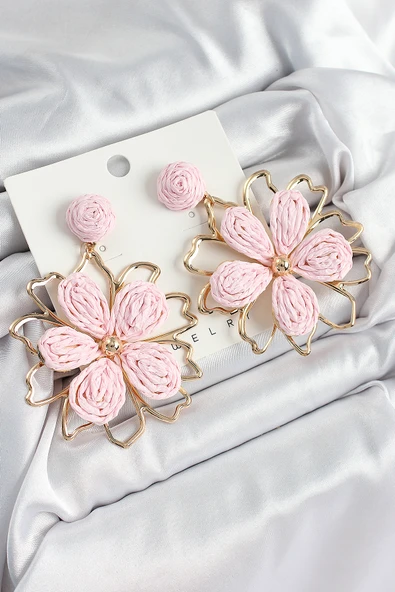 Pirinç Pembe Çiçek Model Gold Renk Kadın Hasır Küpe ürün görseli