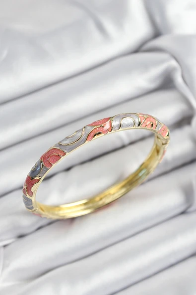 Mineli Pirinç Gri Ve Pembe Sarmal Motifli Gold Renk Kadın Kelepçe ürün görseli 1