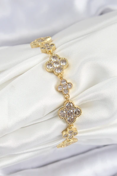 Pirinç Zirkon Taşlı Yonca Model Gold Renk VIP Seri Kadın Bileklik ürün görseli