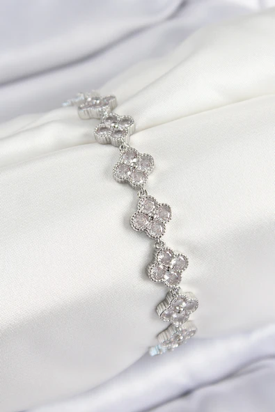 Pirinç Zirkon Taşlı Yonca Model Gümüş Renk VIP Seri Kadın Bileklik ürün görseli 1