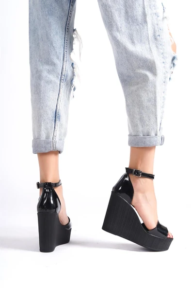 Kadın Verla Siyah Rugan Tek Bant Yüksek Dolgu Taban Ayakkabı - 3