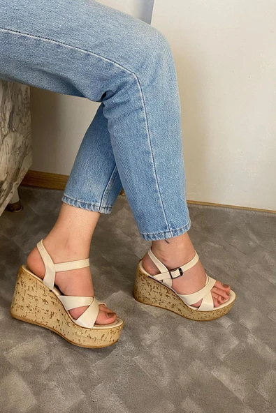 Kadın Bery Bej Cilt Çapraz Bant Yüksek Dolgu Mantar Taban Ayakkabı & Sandalet K-900 - 4