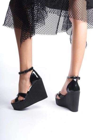 Kadın Verla Çapraz Bant Siyah Rugan Yüksek Topuklu Dolgu Taban Ayakkabı - 3