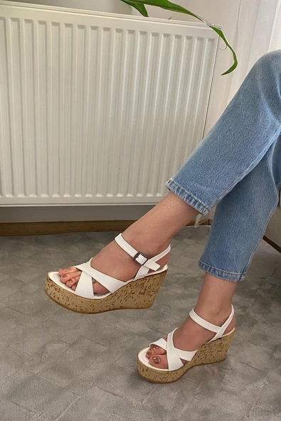 Kadın Bery Beyaz Cilt Çapraz Bant Yüksek Dolgu Mantar Taban Ayakkabı & Sandalet K-900 - 5