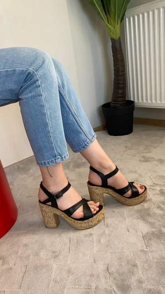 Kadın Leina Siyah Cilt Çapraz Bant 10 cm Platfom Topuklu Mantar Taban Ayakkabı & Sandalet K-800