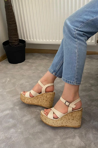 Kadın Bery Bej Cilt Çapraz Bant Yüksek Dolgu Mantar Taban Ayakkabı & Sandalet K-900 - 2