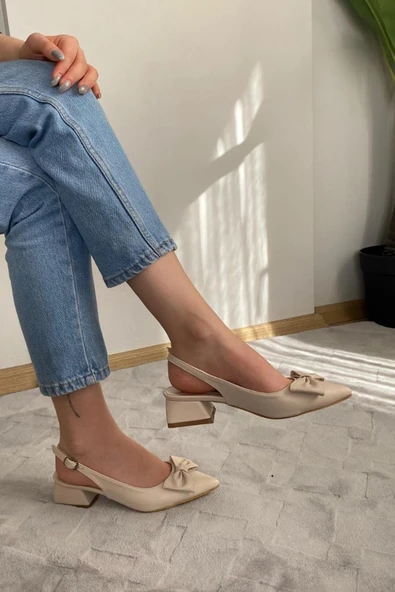 Pola Krem Cilt Arkası Acık Sivri Burun Fiyoklu Detaylı 4 cm Topuklu Ayakkabı - 4