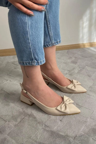 Pola Krem Cilt Arkası Acık Sivri Burun Fiyoklu Detaylı 4 cm Topuklu Ayakkabı - 2