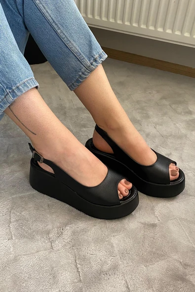 Kadın Lola Siyah Cilt Önü ve Arkası Acık Kalın Taban Sandalet - 4