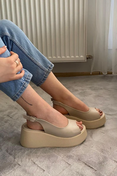 Kadın Lola Bej Cilt Önü ve Arkası Acık Kalın Taban Sandalet - 5