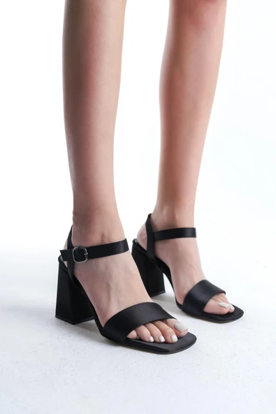 Kadın Patrica Siyah Saten Tek Bant 9 cm Kalın Topuklu Aykkabı