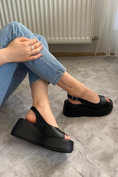 Kadın Lola Siyah Cilt Önü ve Arkası Acık Kalın Taban Sandalet - 5