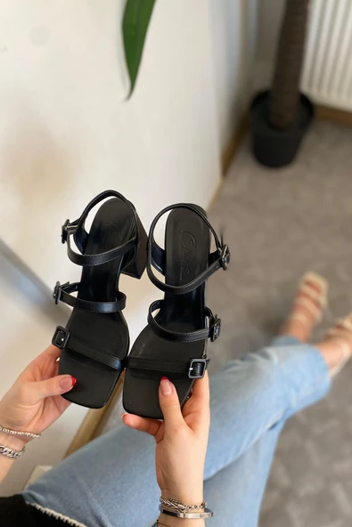 Kadın Fanci Siyah Cilt Üç Tokalı  9 cm Kalın Topuklu Aykkabı