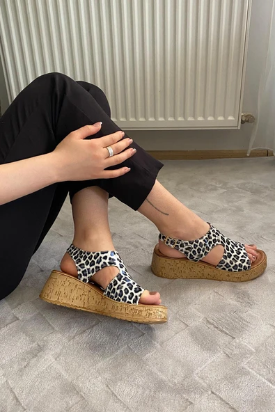 Kadın Tinge Beyaz Rugan Leopar Kalın Mantar Taban Ortopedik  Sandalet  K-250 - 2
