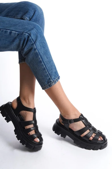 Kadın Petra Siyah Deri Yüksek Taban Kafes Model Sandalet 950