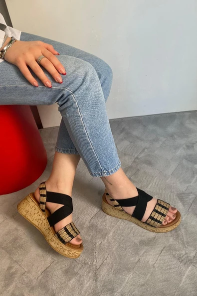Kadın Margo Siyah Hasır Detaylı Lastilki Kalın Mantar Taban Ortopedik Sandalet K-220