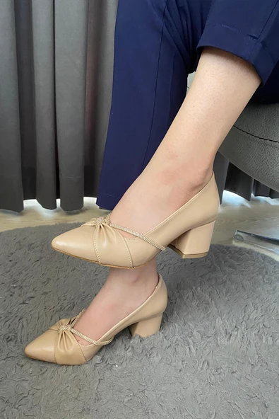 Kadın Cila Ten Taş Fiyonklu 5 cm Kalın Topuklu Ayakkabı - 2