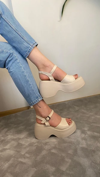 Kadın Dante Bej Tek Bantlı Kalın Taban Ortopedik Sandalet K-3010